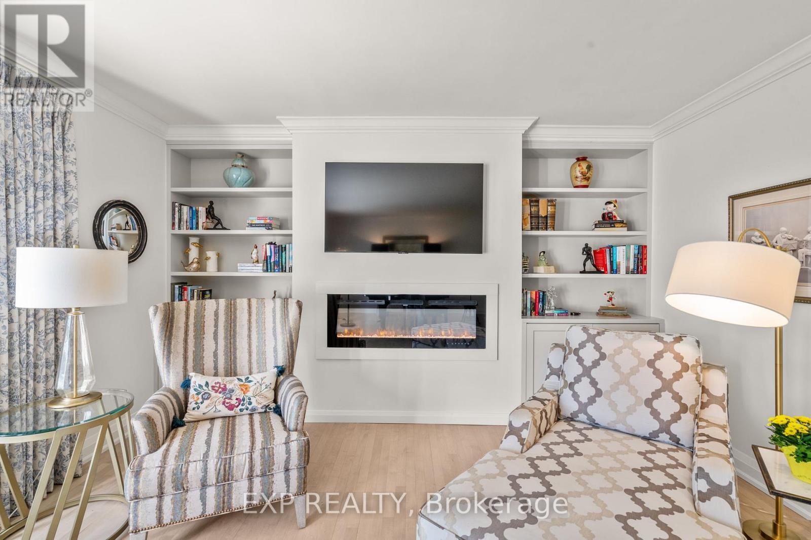 24 Riverview Drive, Scugog (Port Perry), ON - Indoor With Fireplace