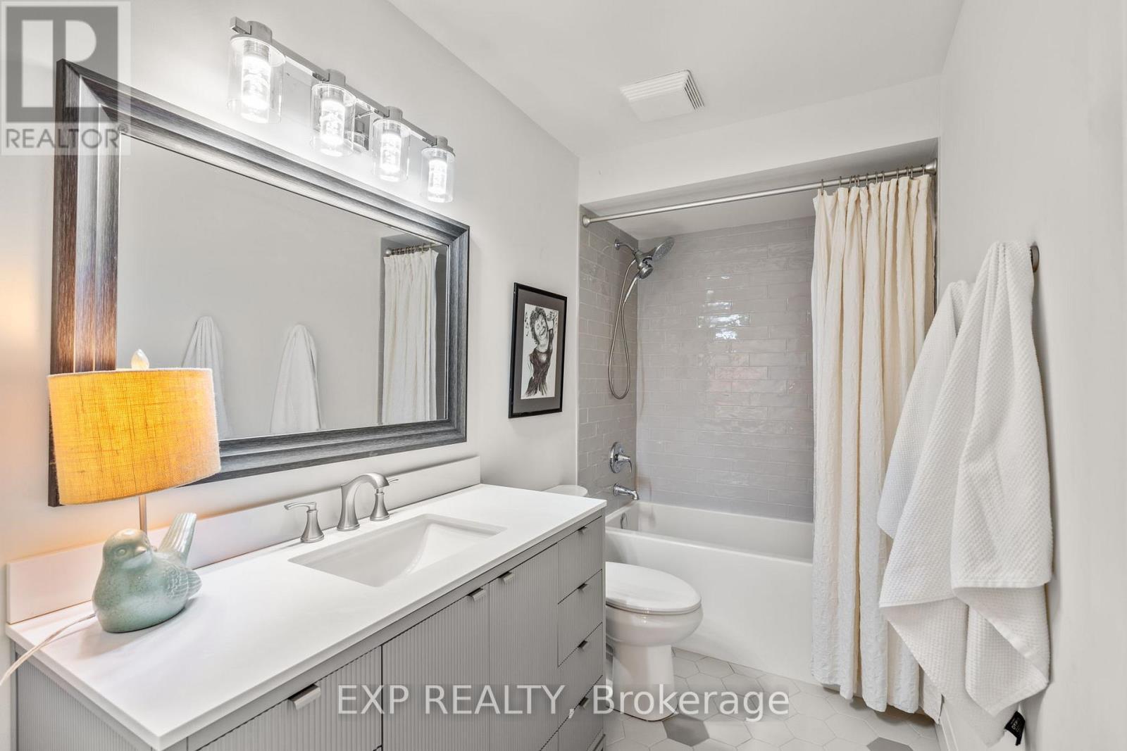 24 Riverview Drive, Scugog (Port Perry), ON - Indoor Photo Showing Bathroom