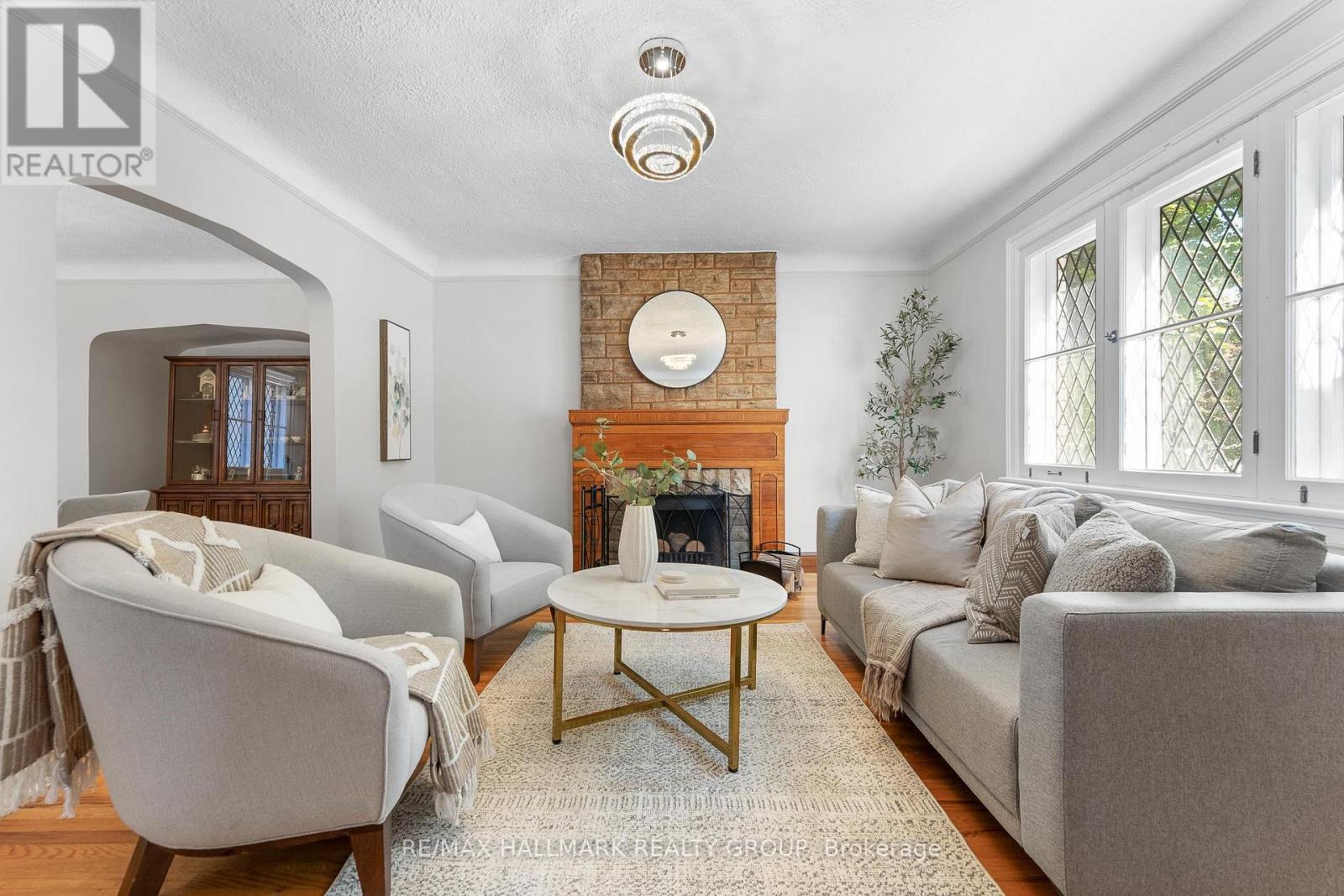 242 Harmer Avenue S, Ottawa, ON - Indoor Photo Showing Living Room With Fireplace
