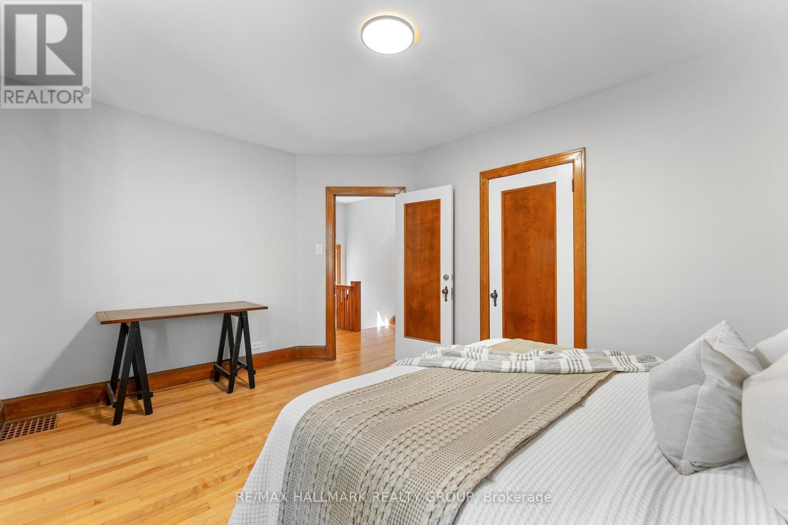 242 Harmer Avenue S, Ottawa, ON - Indoor Photo Showing Bedroom