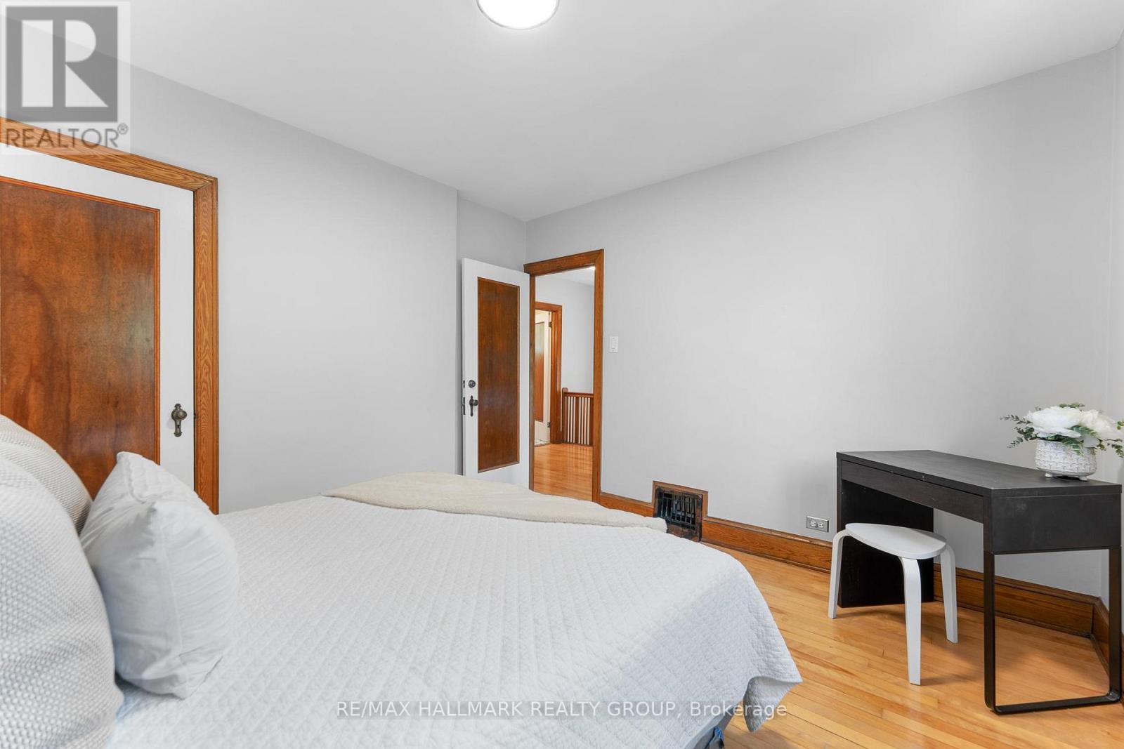 242 Harmer Avenue S, Ottawa, ON - Indoor Photo Showing Bedroom