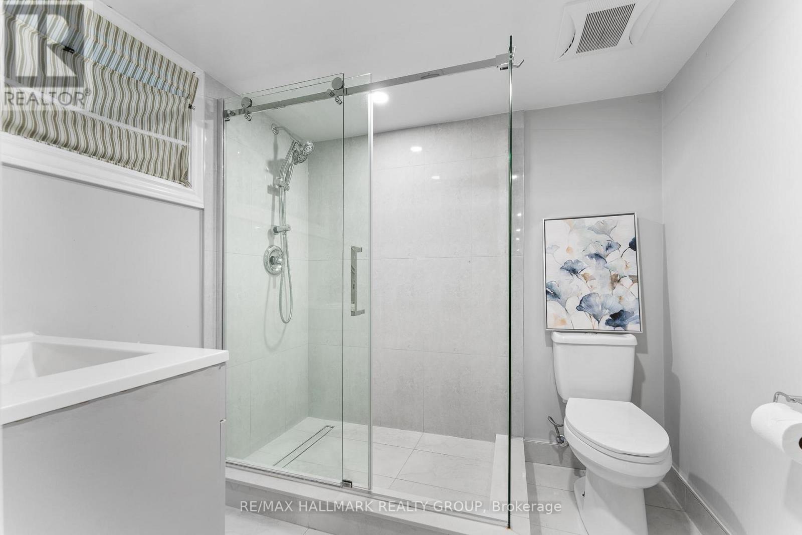 242 Harmer Avenue S, Ottawa, ON - Indoor Photo Showing Bathroom