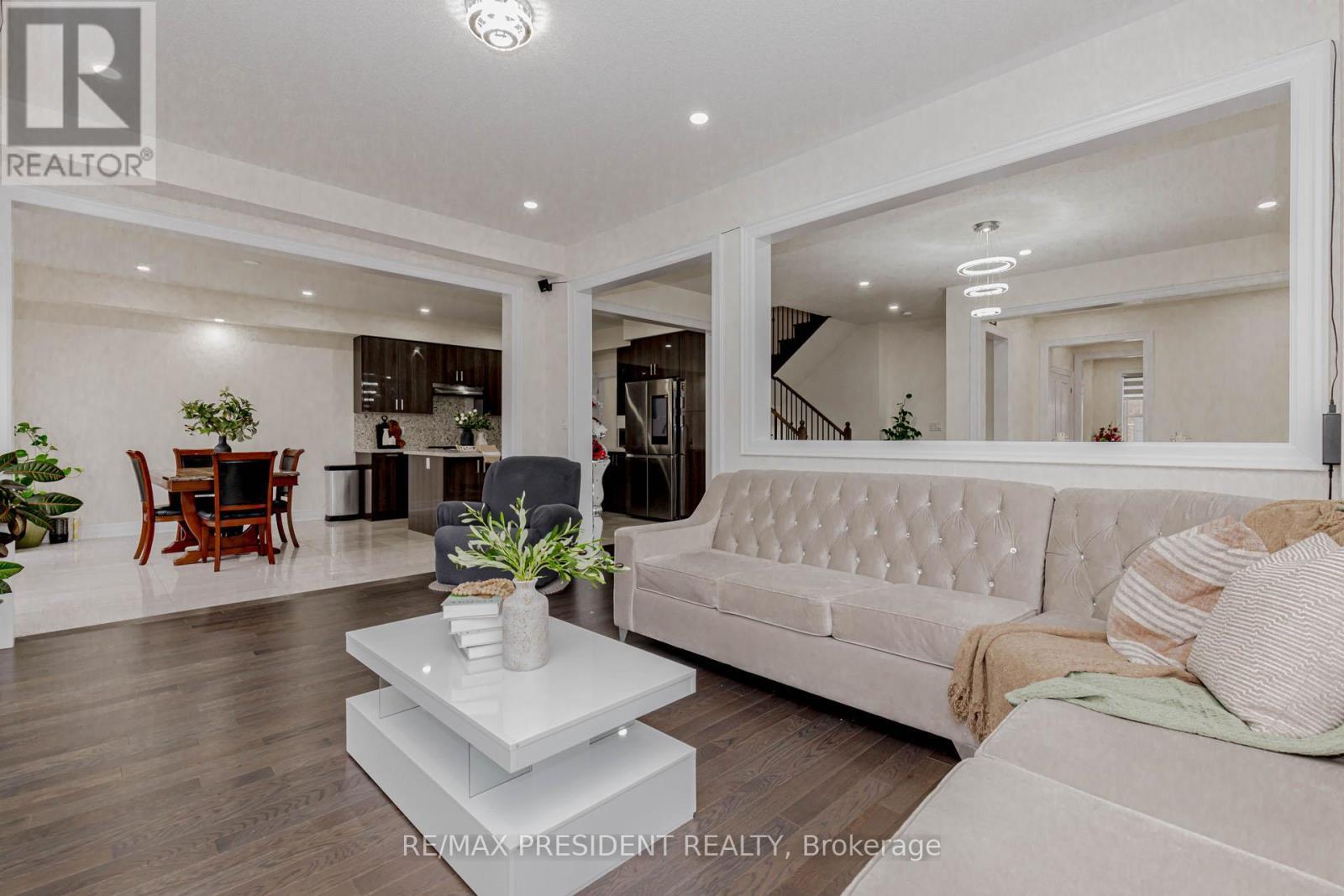 2 Vincena Road, Caledon, ON - Indoor Photo Showing Living Room