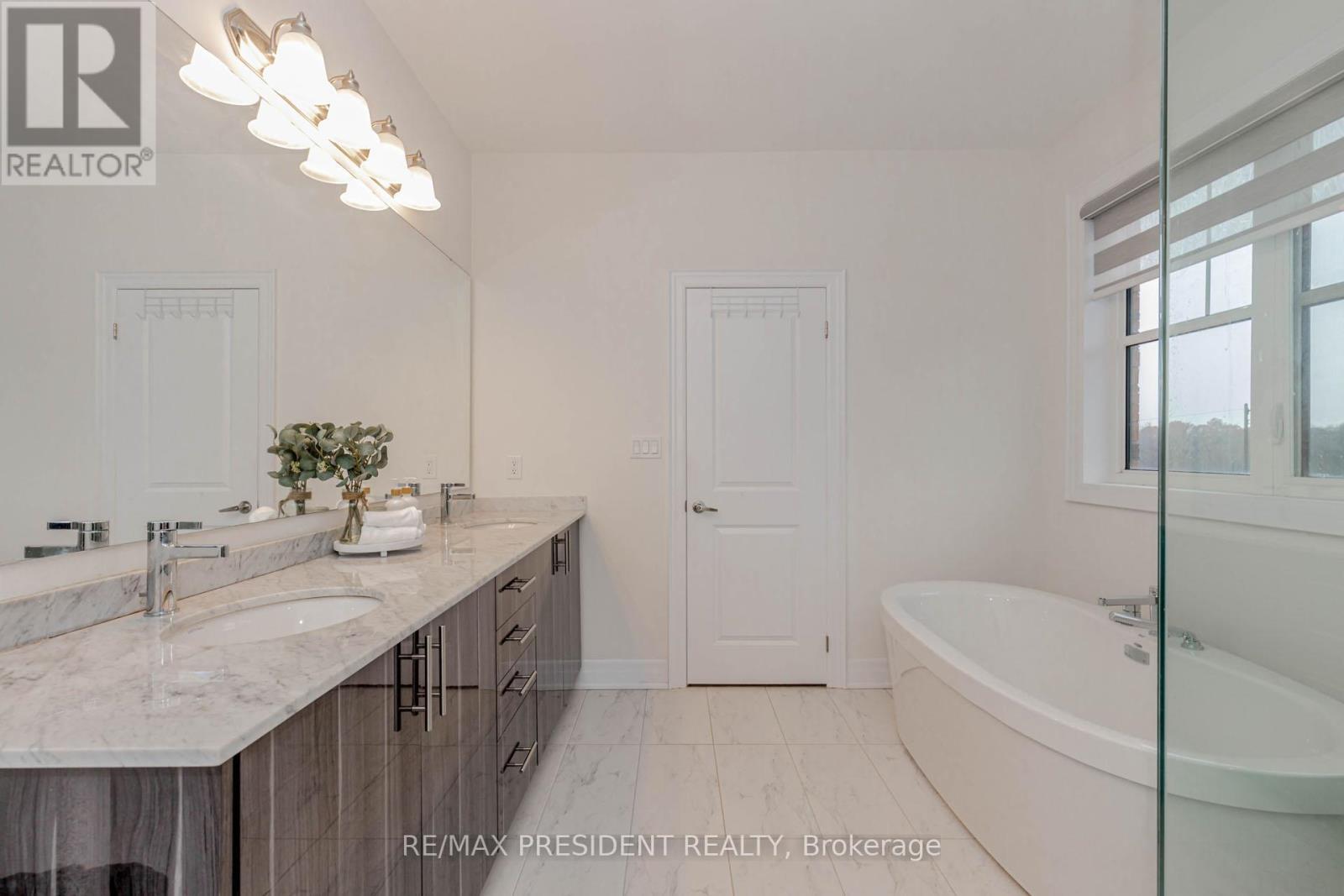 Double Sink Vanity - Soaker Tub- Primary Ensuite - 2 Vincena Road, Caledon, ON - Indoor Photo Showing Bathroom