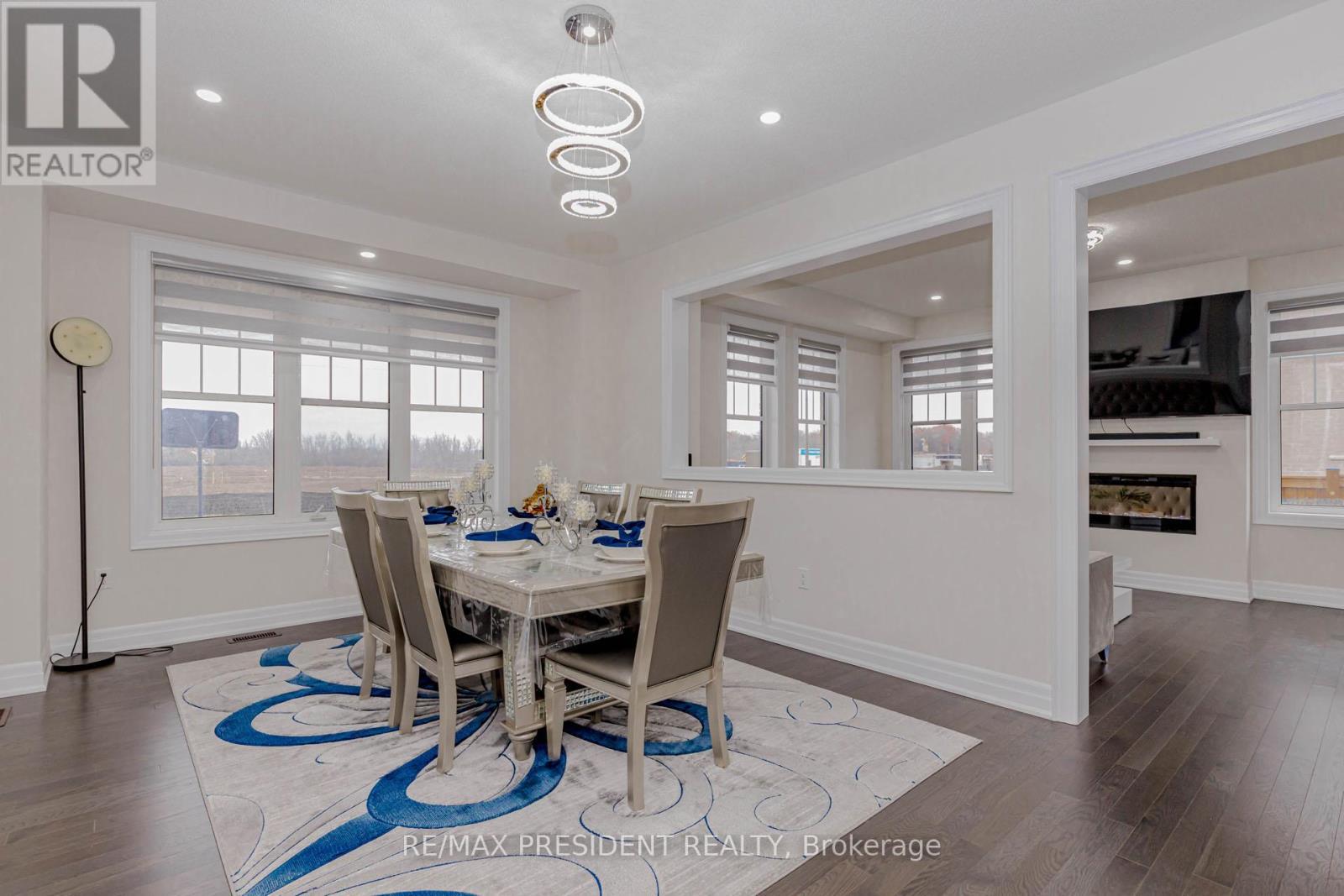 2 Vincena Road, Caledon, ON - Indoor Photo Showing Dining Room