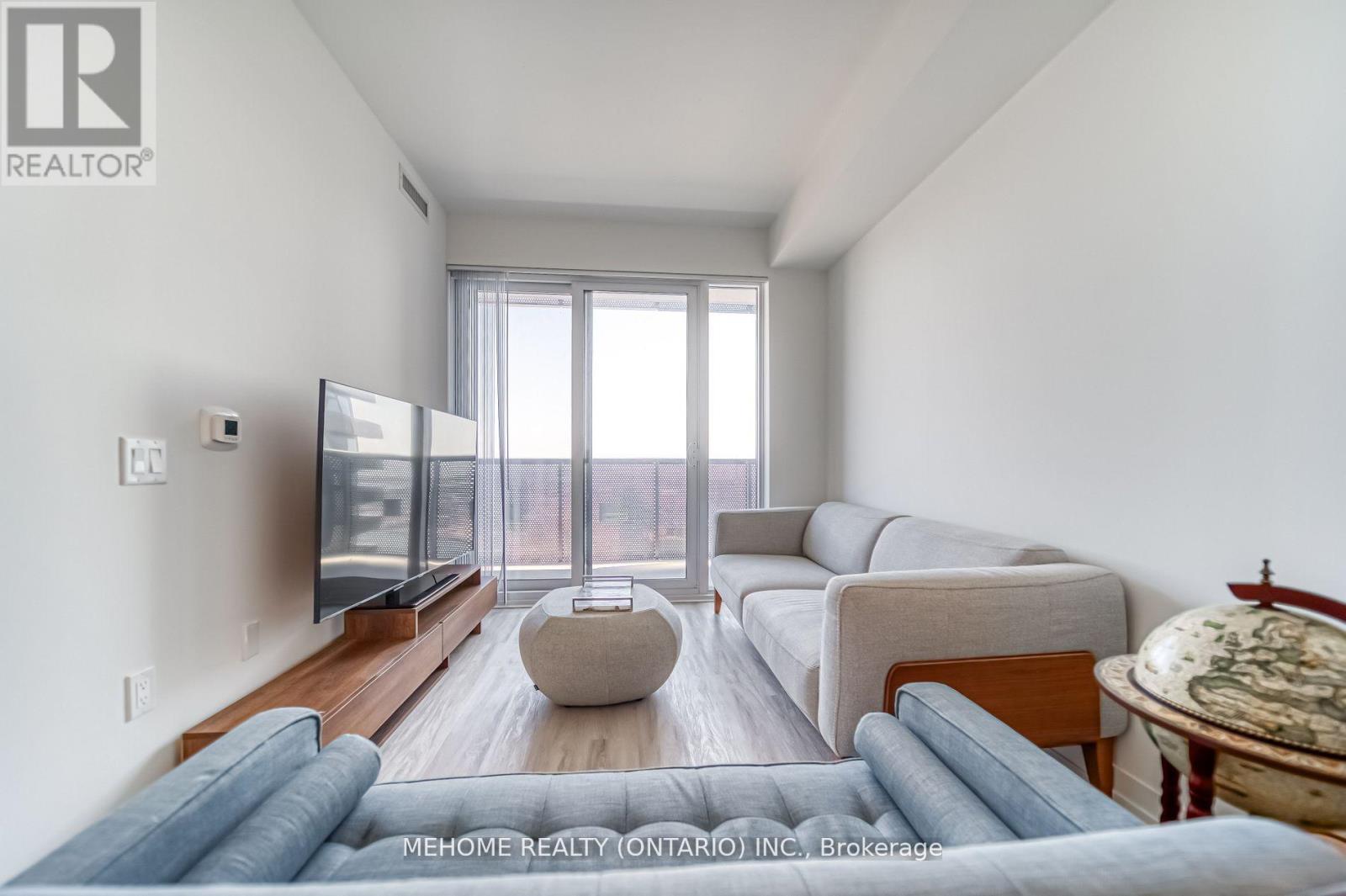6806 - 55 Cooper Street, Toronto, ON - Indoor Photo Showing Living Room
