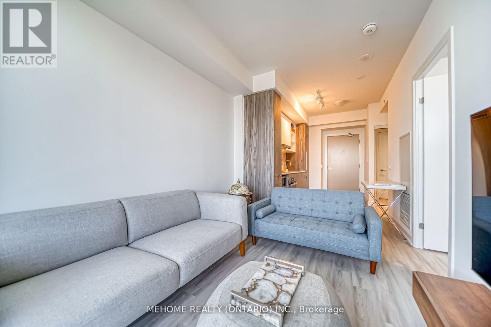 6806 - 55 Cooper Street, Toronto, ON - Indoor Photo Showing Living Room