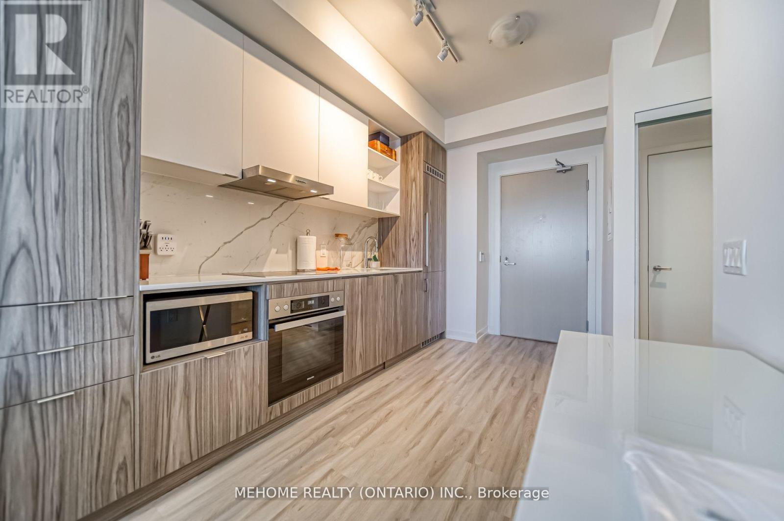 6806 - 55 Cooper Street, Toronto, ON - Indoor Photo Showing Kitchen