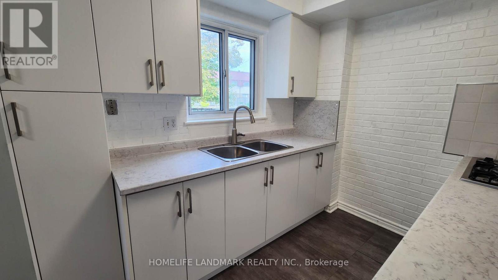 6 - 44 Chester Le Boulevard, Toronto, ON - Indoor Photo Showing Kitchen With Double Sink
