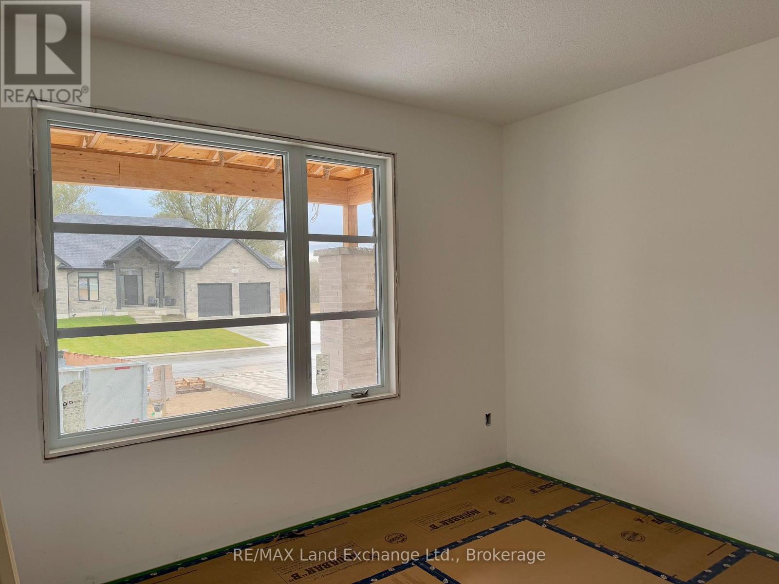 962 Bogdanovic Way, Huron-Kinloss, ON - Indoor Photo Showing Other Room