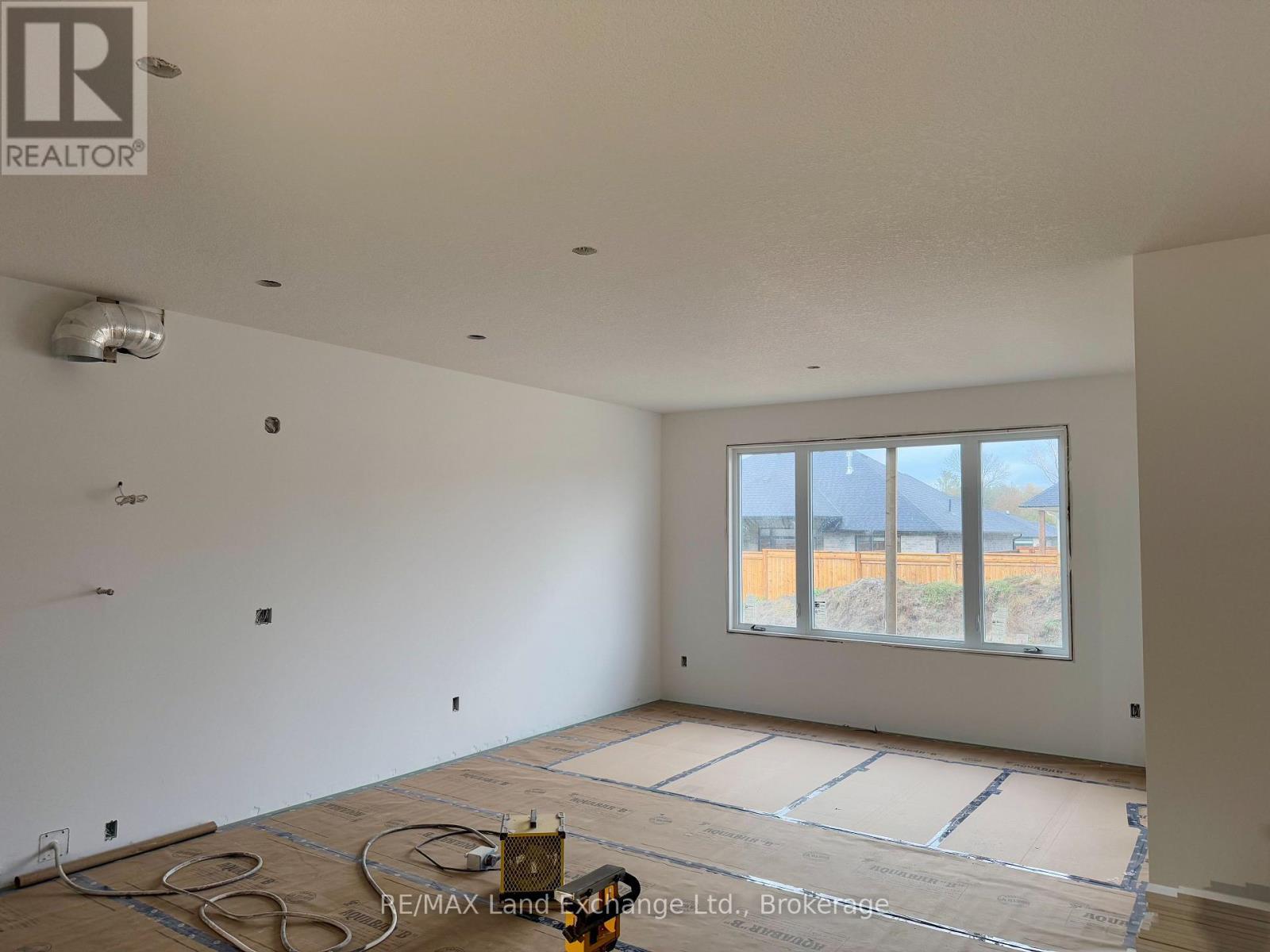 962 Bogdanovic Way, Huron-Kinloss, ON - Indoor Photo Showing Other Room