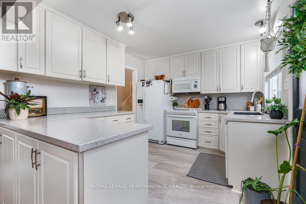 1402 Boyd Street, Cornwall, ON - Indoor Photo Showing Kitchen