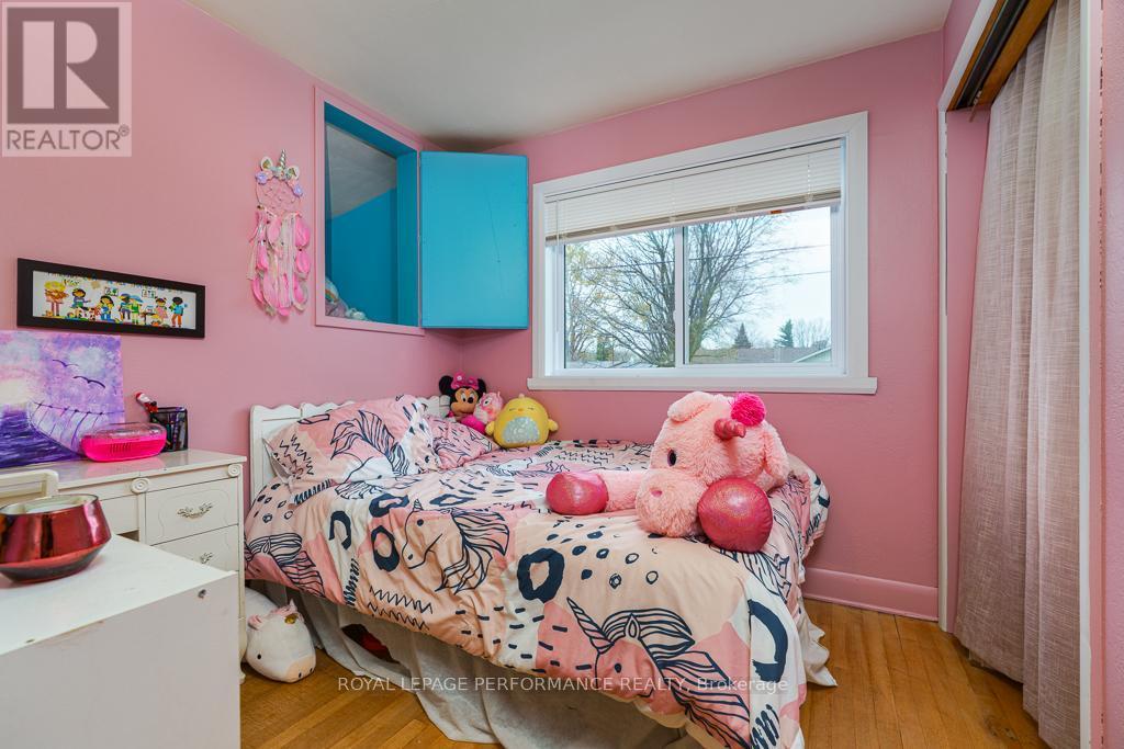 1402 Boyd Street, Cornwall, ON - Indoor Photo Showing Bedroom
