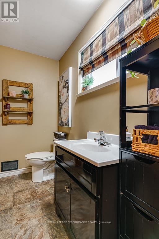 1402 Boyd Street, Cornwall, ON - Indoor Photo Showing Bathroom