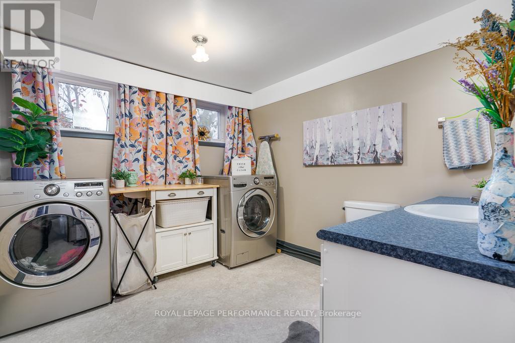 1402 Boyd Street, Cornwall, ON - Indoor Photo Showing Laundry Room