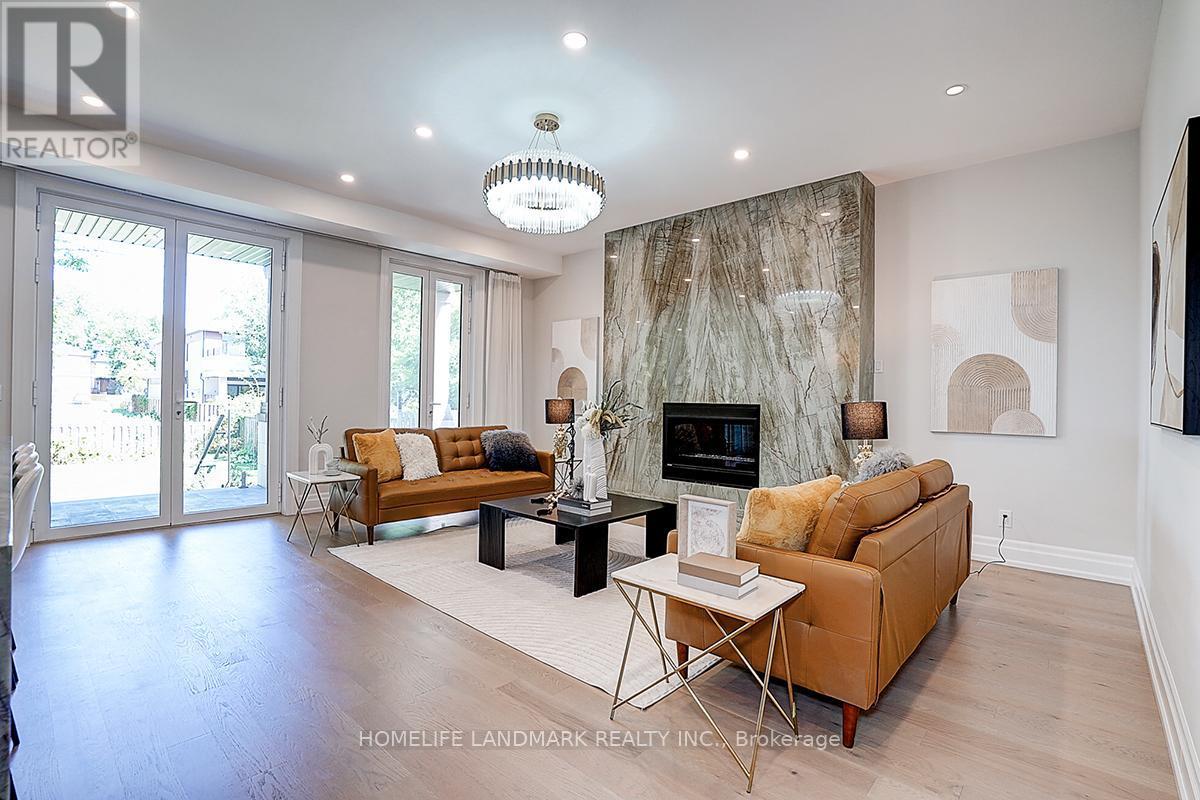 937 Goodwin Road, Mississauga, ON - Indoor Photo Showing Living Room With Fireplace