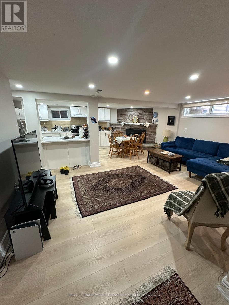 100 Richardson Dr Drive, Aurora, ON - Indoor