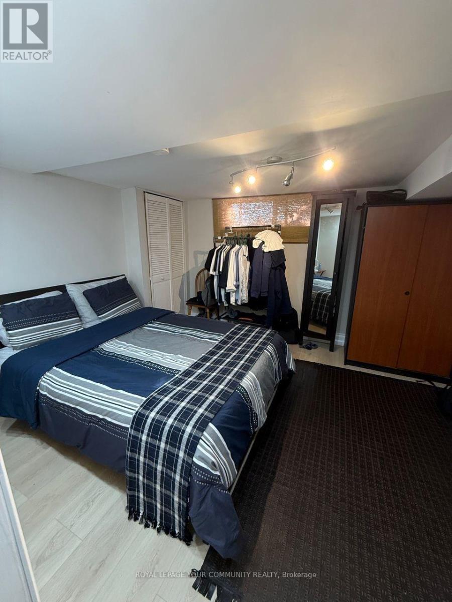 100 Richardson Dr Drive, Aurora, ON - Indoor Photo Showing Bedroom