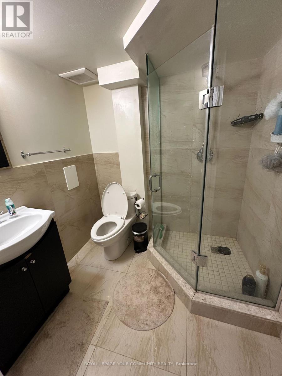 100 Richardson Dr Drive, Aurora, ON - Indoor Photo Showing Bathroom
