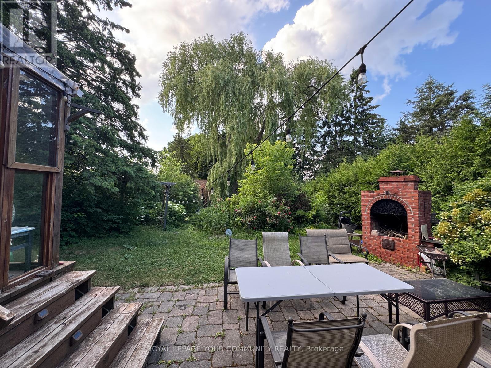 100 Richardson Dr Drive, Aurora, ON - Outdoor