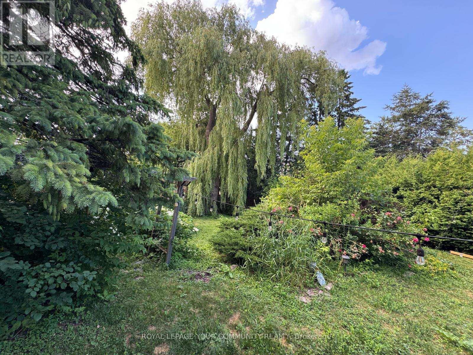 100 Richardson Dr Drive, Aurora, ON - Outdoor