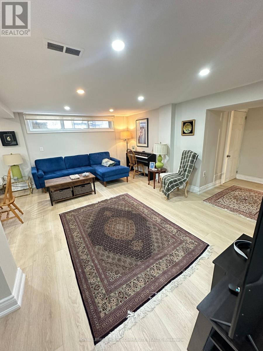 100 Richardson Dr Drive, Aurora, ON - Indoor