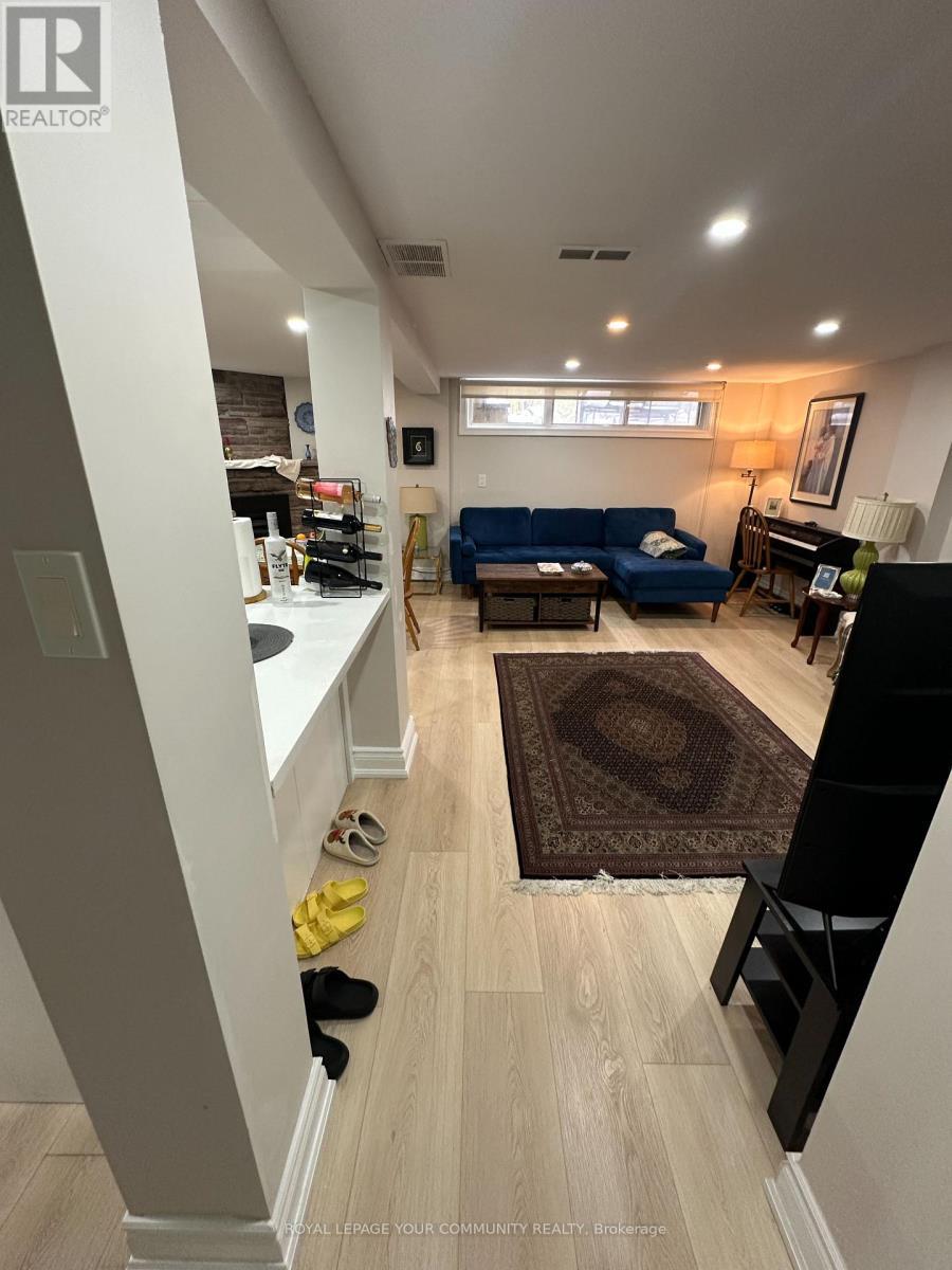 100 Richardson Dr Drive, Aurora, ON - Indoor Photo Showing Other Room