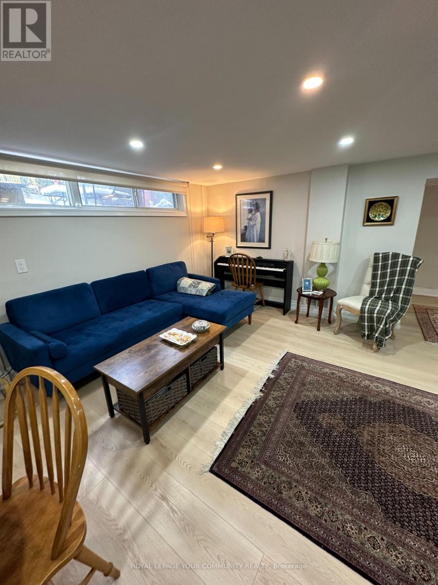 100 Richardson Dr Drive, Aurora, ON - Indoor Photo Showing Other Room