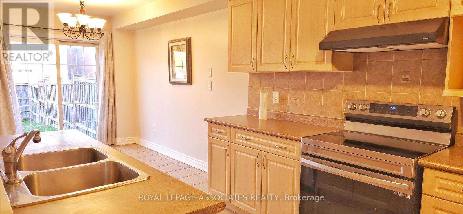 109 Atherton Avenue, Ajax, ON - Indoor Photo Showing Kitchen With Double Sink