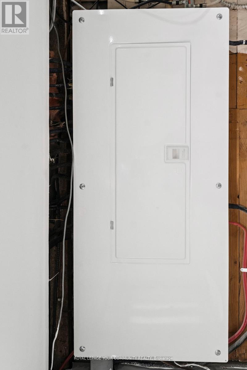 8 Merchison Avenue, Hamilton, ON - Indoor