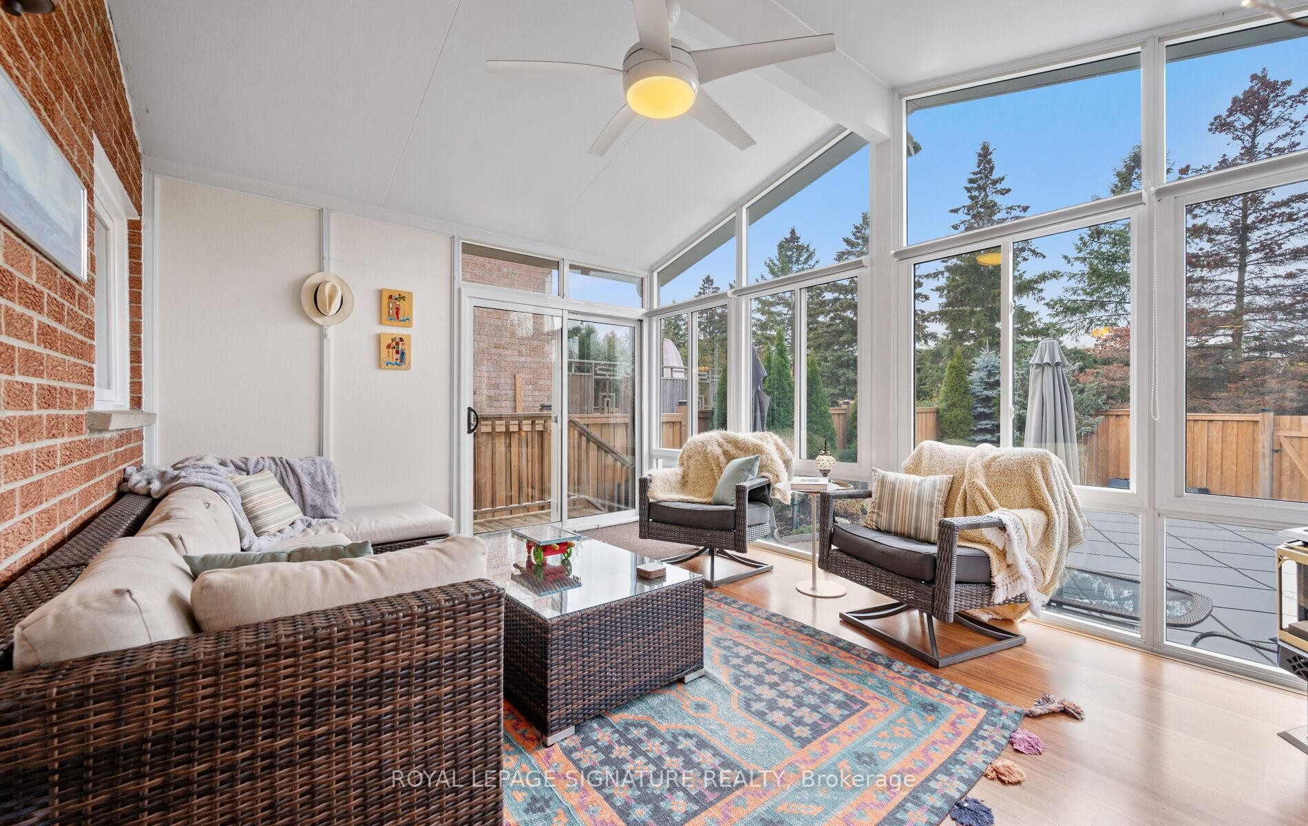 3509 Woodhurst Crescent, Mississauga, ON - Indoor Photo Showing Living Room