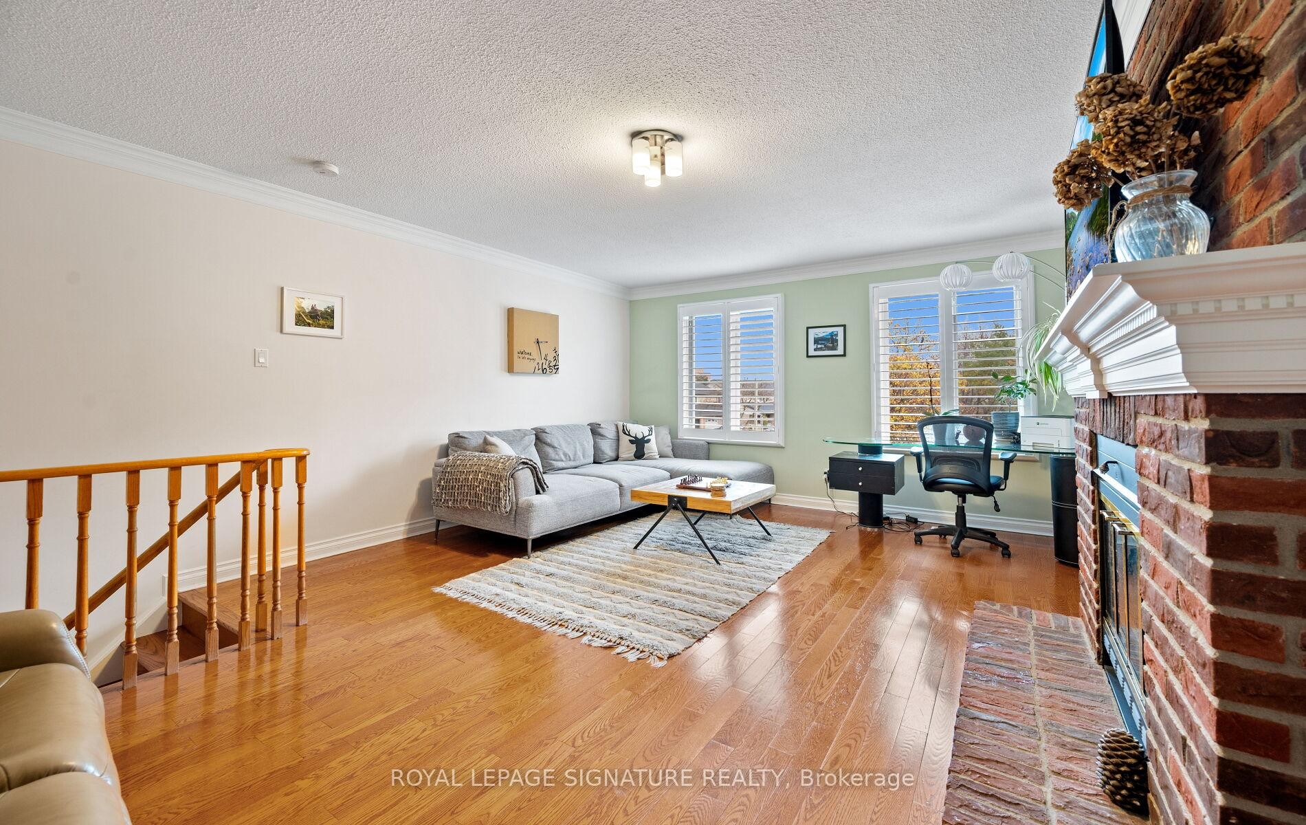 3509 Woodhurst Crescent, Mississauga, ON - Indoor Photo Showing Living Room