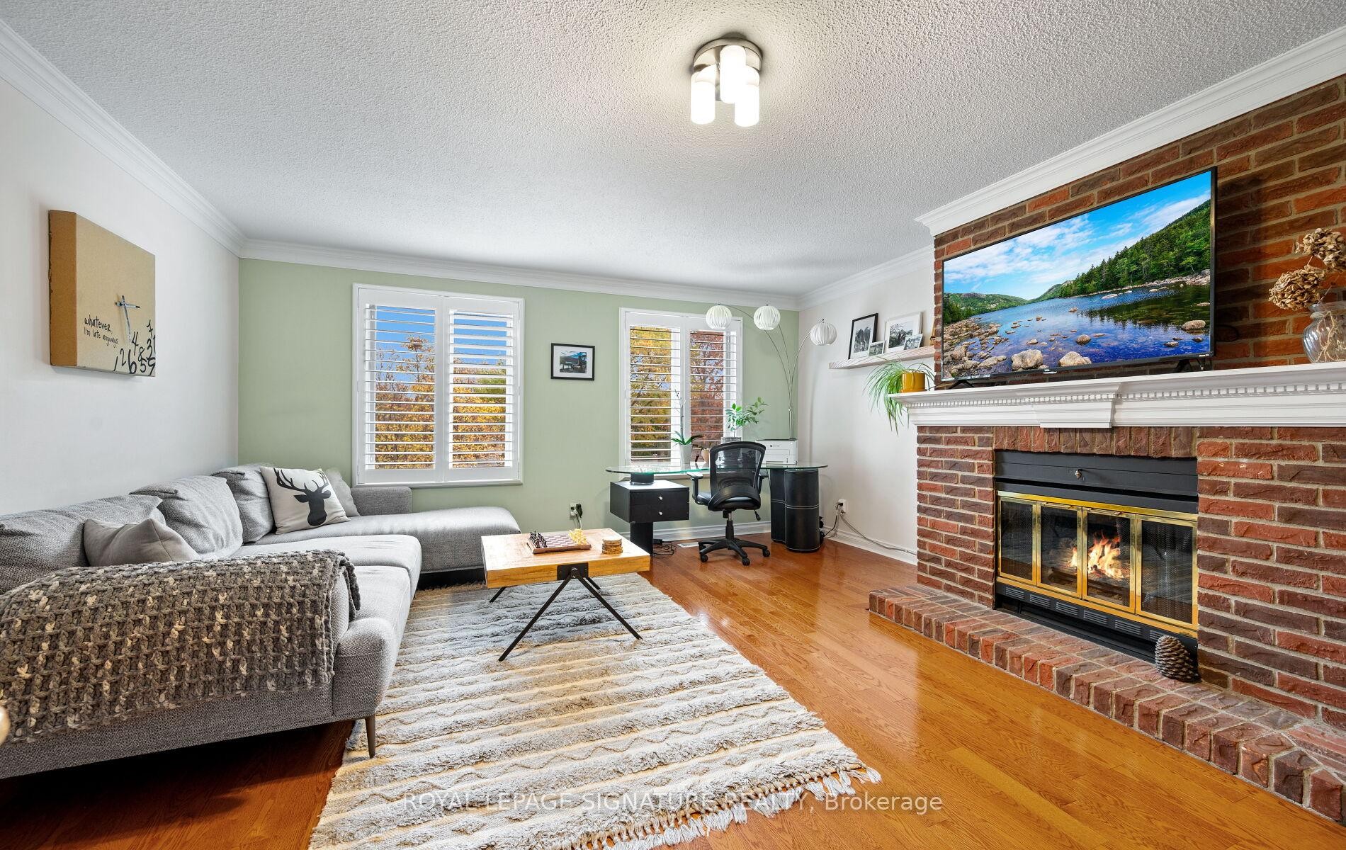 3509 Woodhurst Crescent, Mississauga, ON - Indoor Photo Showing Living Room With Fireplace
