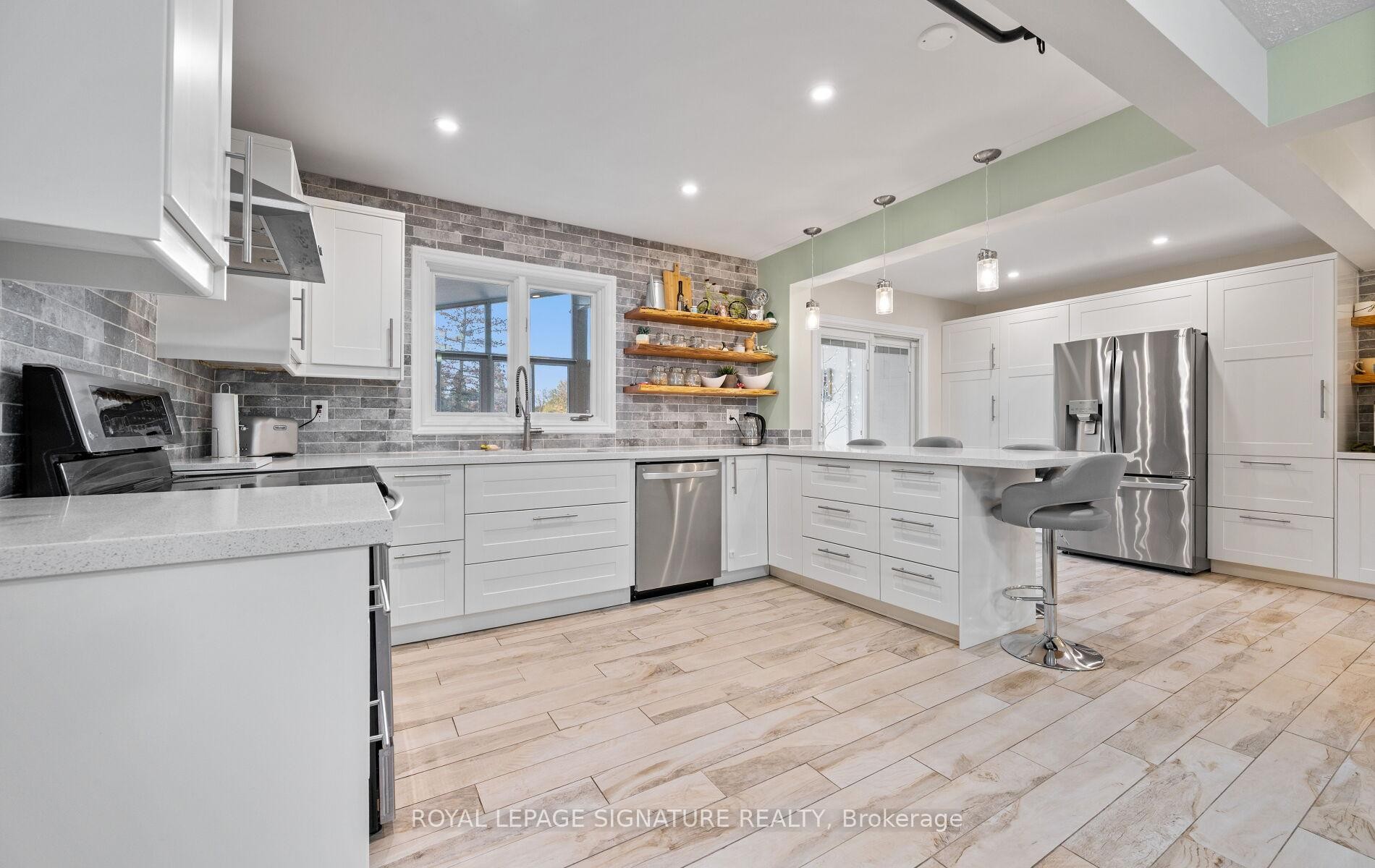 3509 Woodhurst Crescent, Mississauga, ON - Indoor Photo Showing Kitchen With Upgraded Kitchen