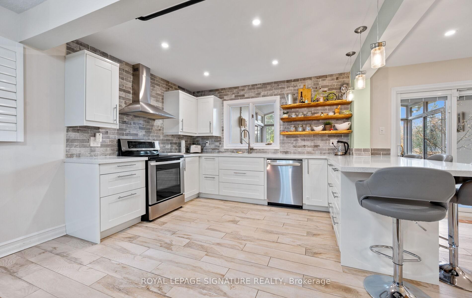 3509 Woodhurst Crescent, Mississauga, ON - Indoor Photo Showing Kitchen With Upgraded Kitchen