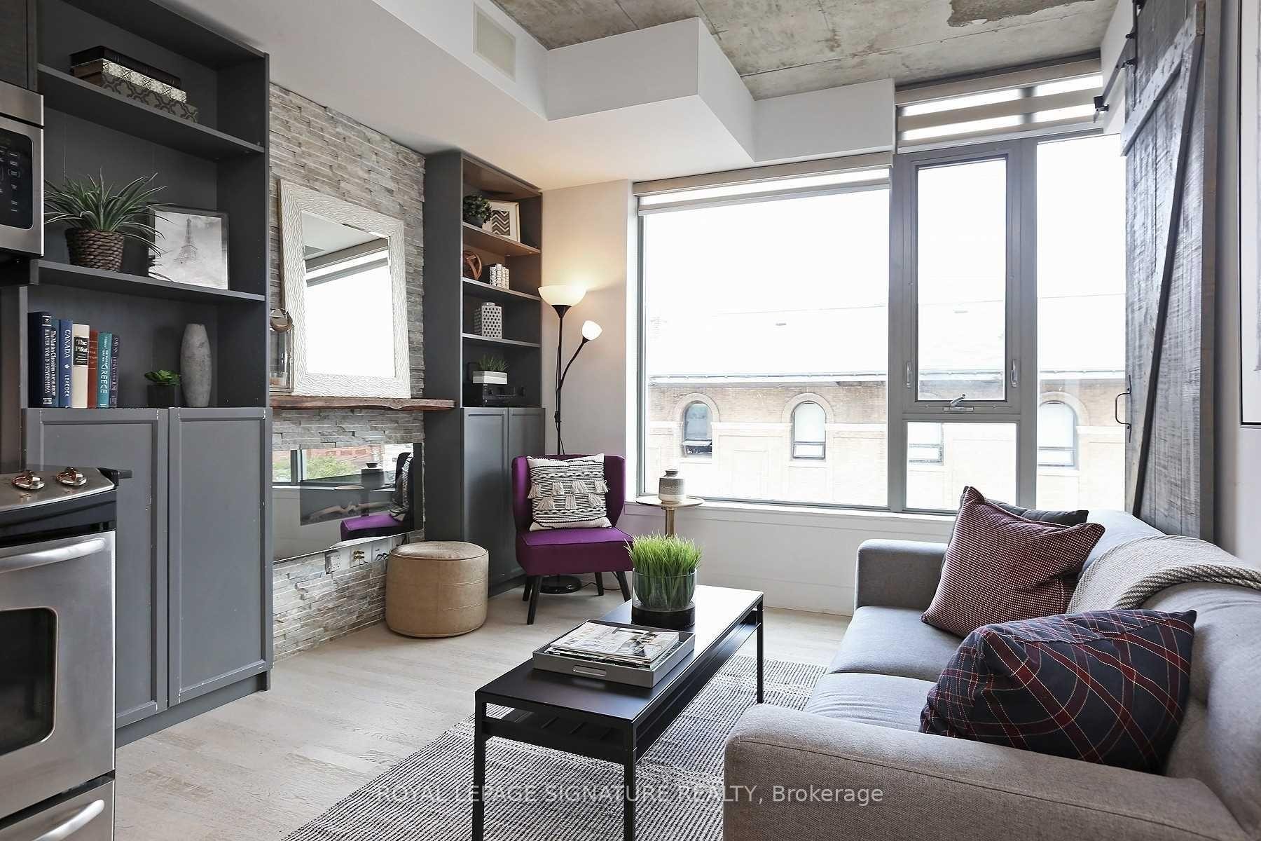 312-630 Queen Street E, Toronto, ON - Indoor Photo Showing Living Room