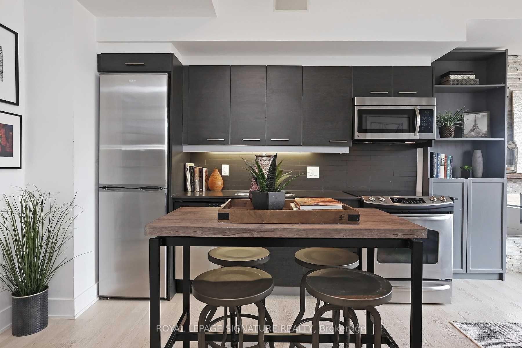 312-630 Queen Street E, Toronto, ON - Indoor Photo Showing Kitchen With Stainless Steel Kitchen