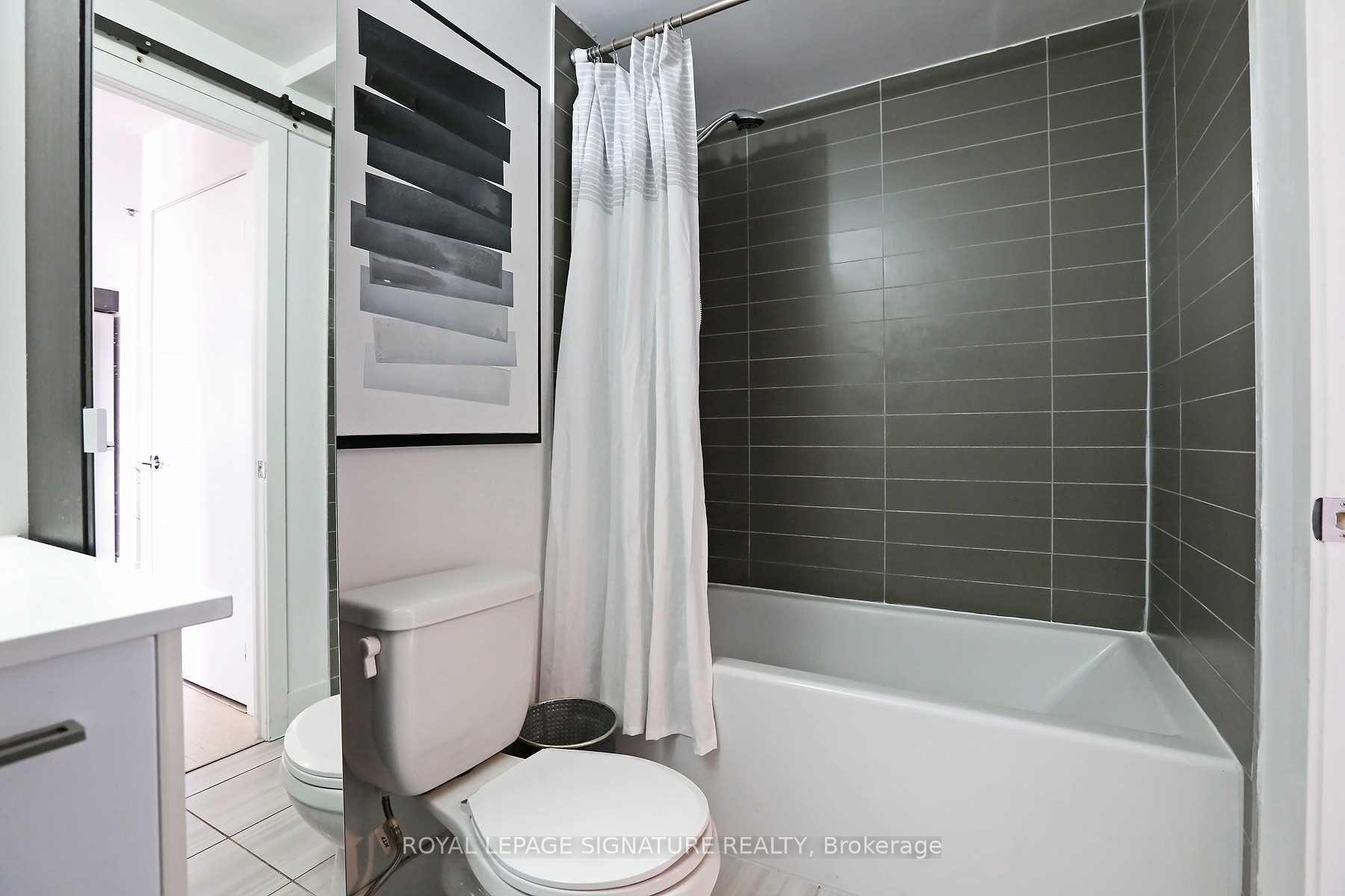 312-630 Queen Street E, Toronto, ON - Indoor Photo Showing Bathroom