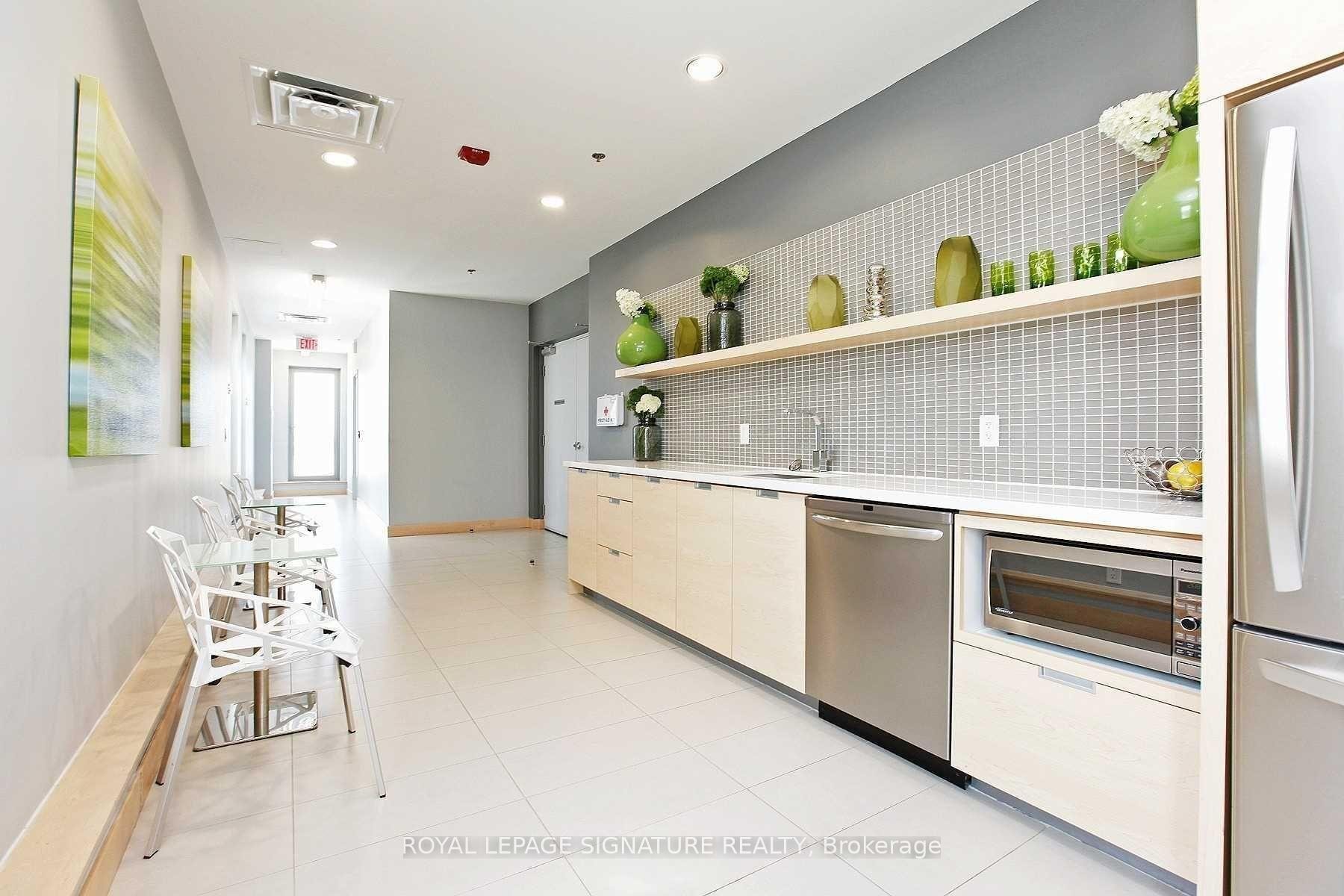 312-630 Queen Street E, Toronto, ON - Indoor Photo Showing Kitchen
