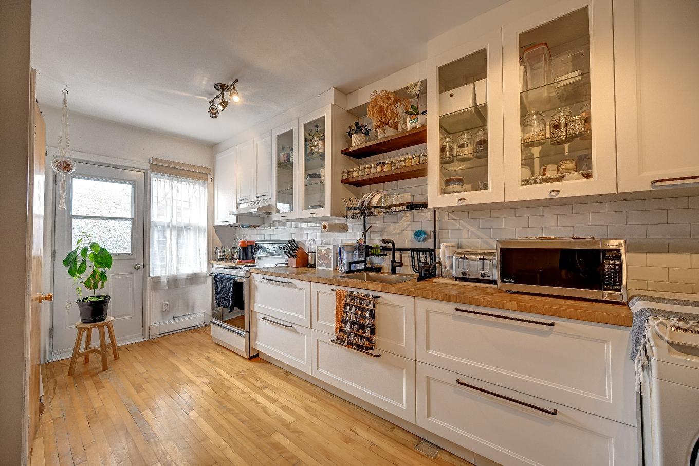 Kitchen - 8004 Av. Casgrain, Montréal (Villeray/Saint-Michel/Parc-Extension), QC - Indoor Photo Showing Kitchen