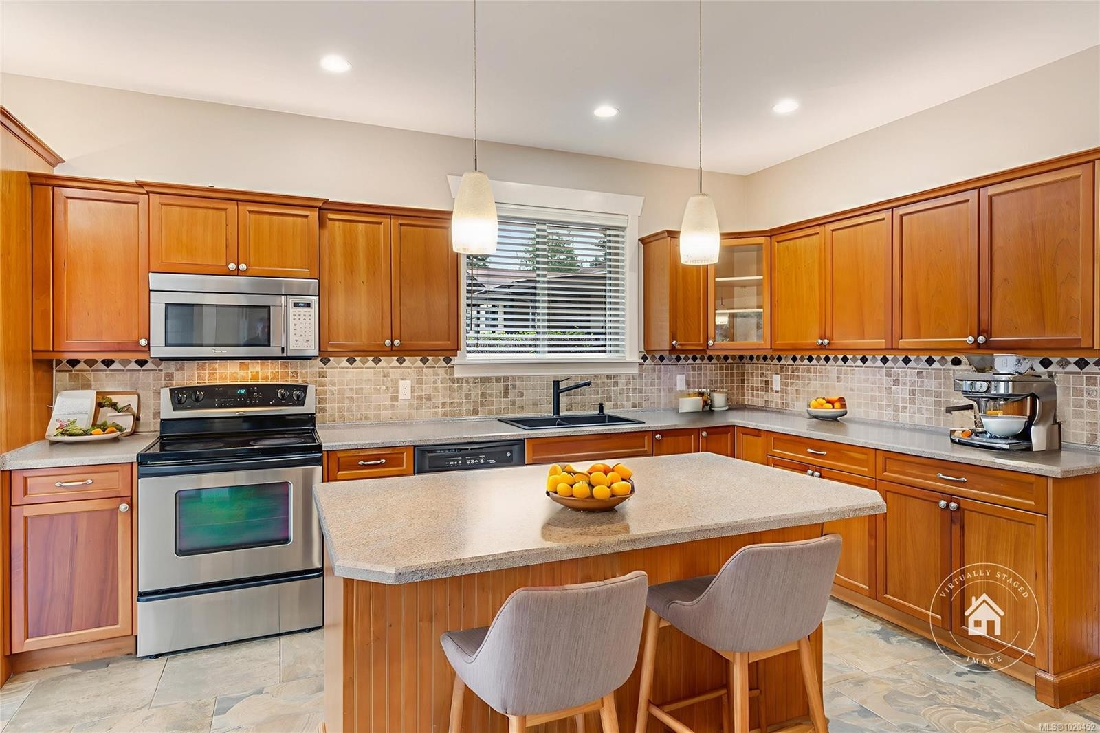 345 Dorset Rd, Qualicum Beach, BC