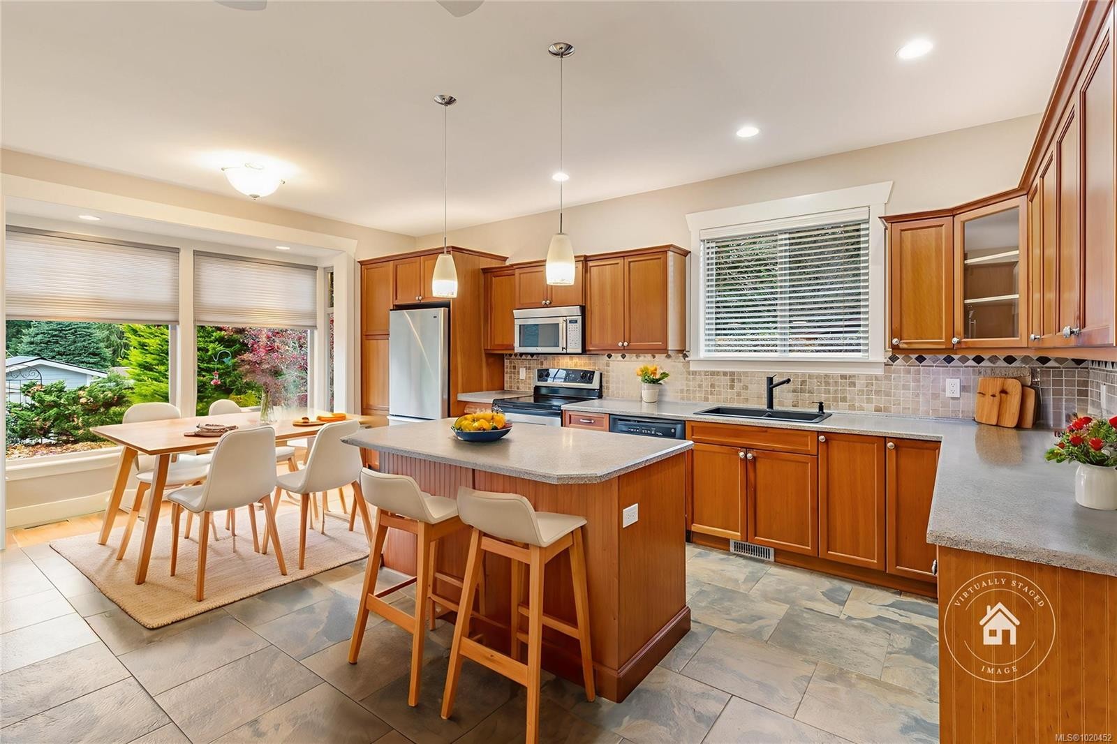 345 Dorset Rd, Qualicum Beach, BC