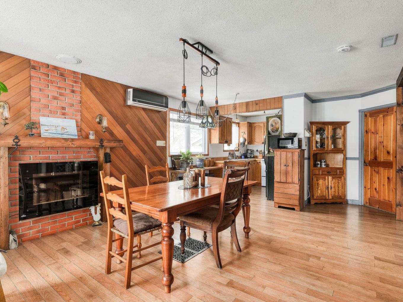 Dining room - 315 Rg Lapierre, Sainte-Béatrix, QC - Indoor Photo Showing Dining Room With Fireplace