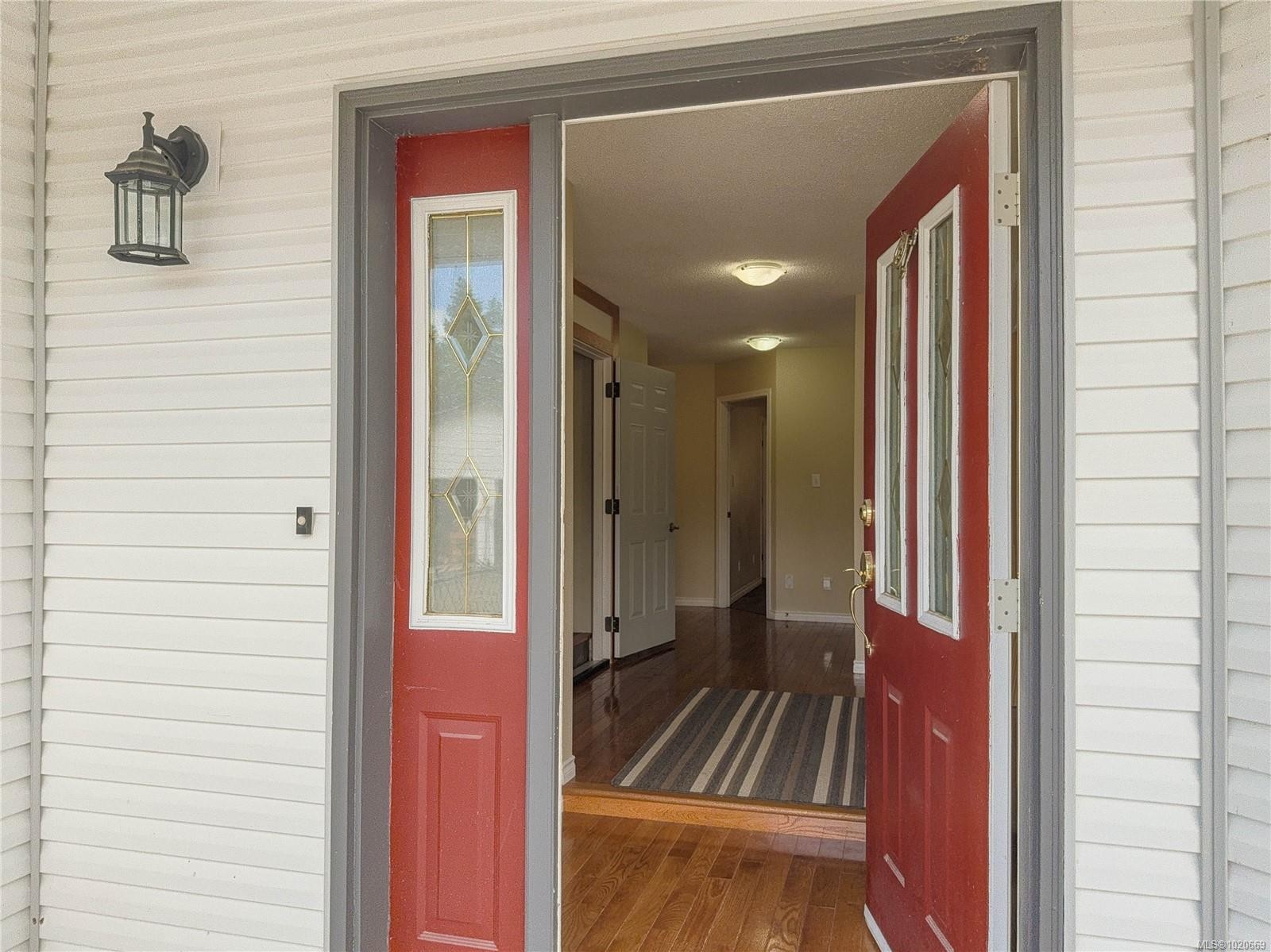 2075 Parkway Pl, Errington, BC