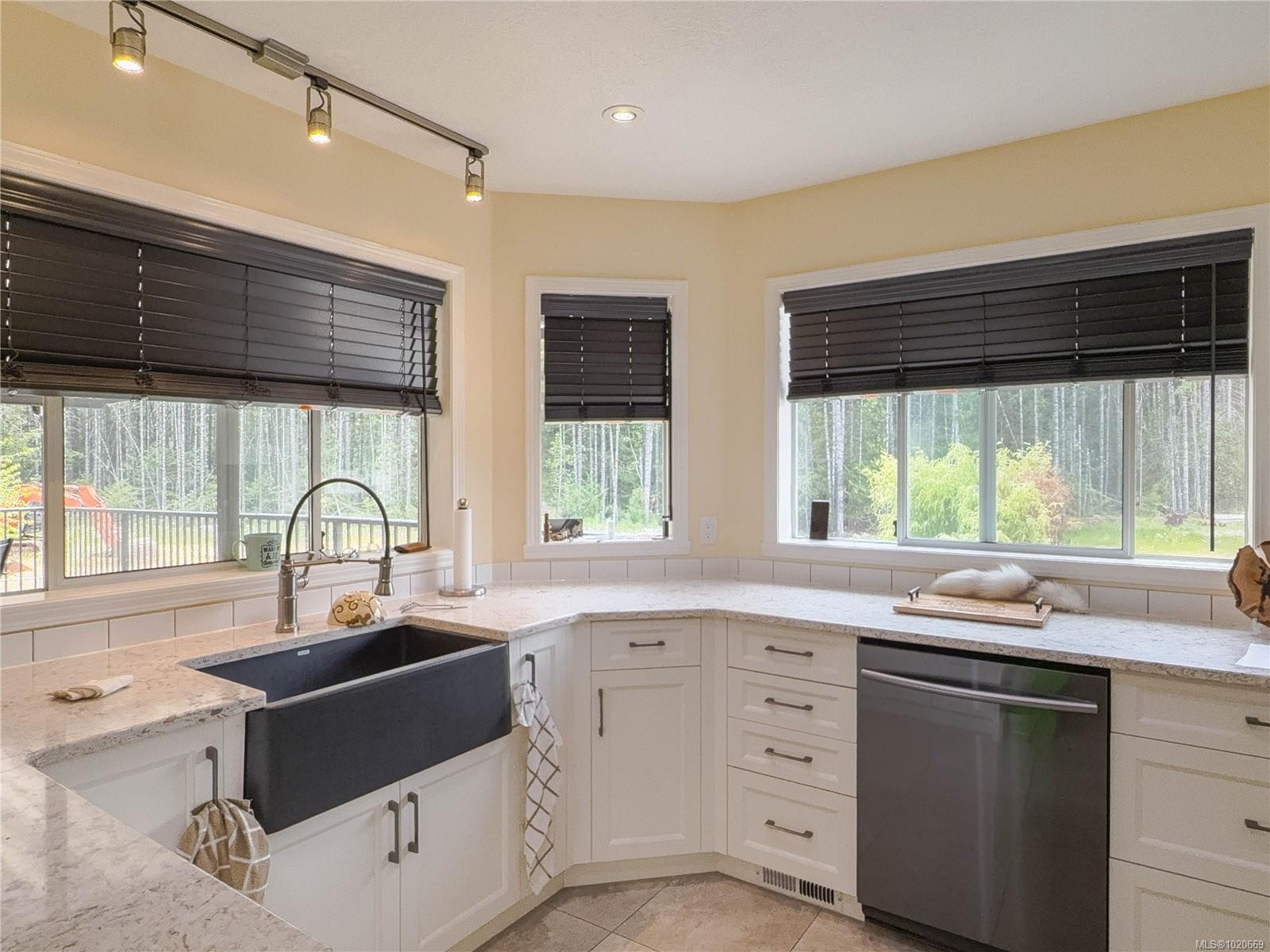 2075 Parkway Pl, Errington, BC