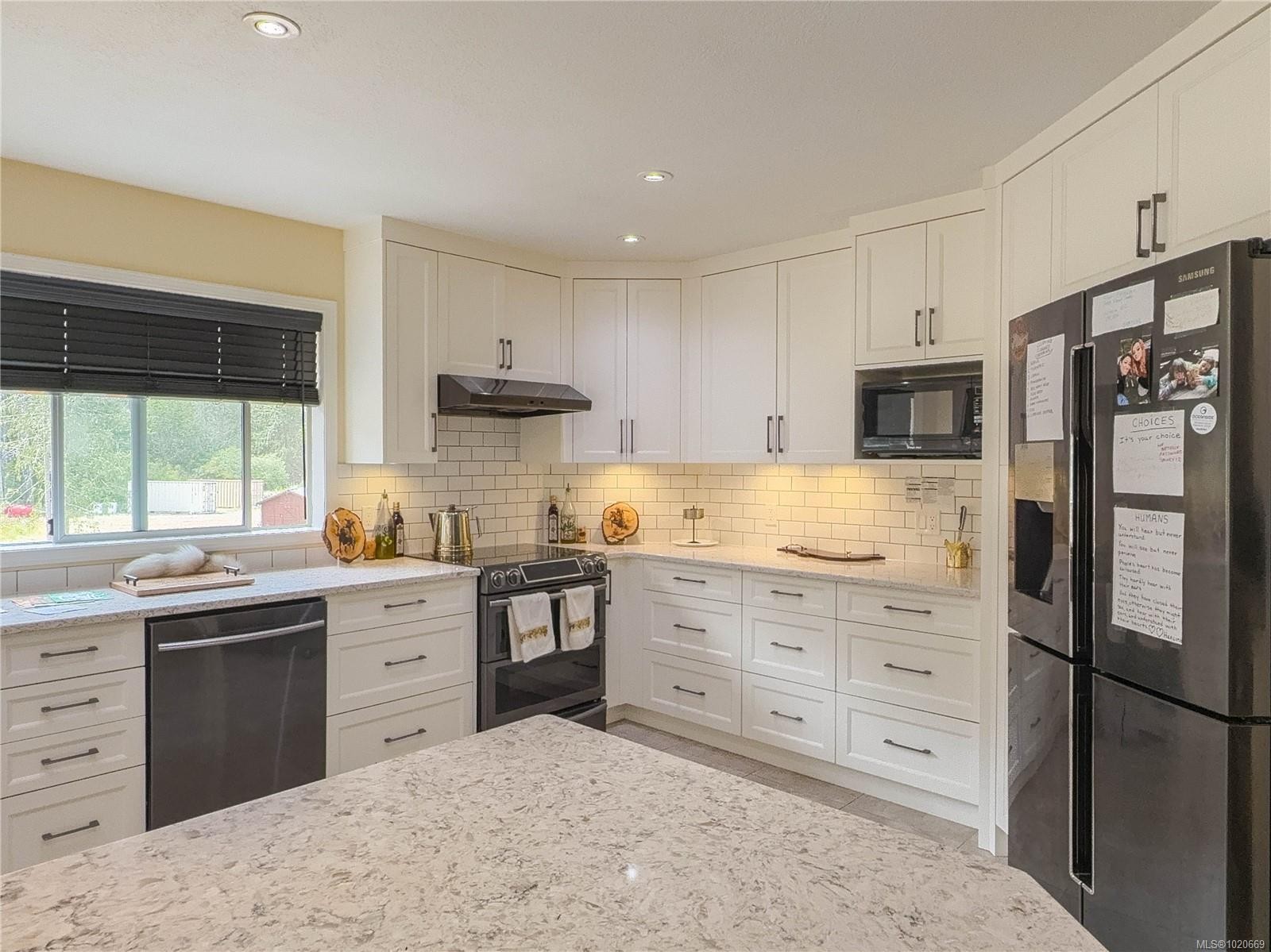 2075 Parkway Pl, Errington, BC