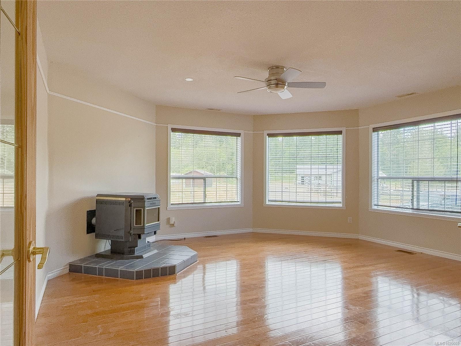 2075 Parkway Pl, Errington, BC