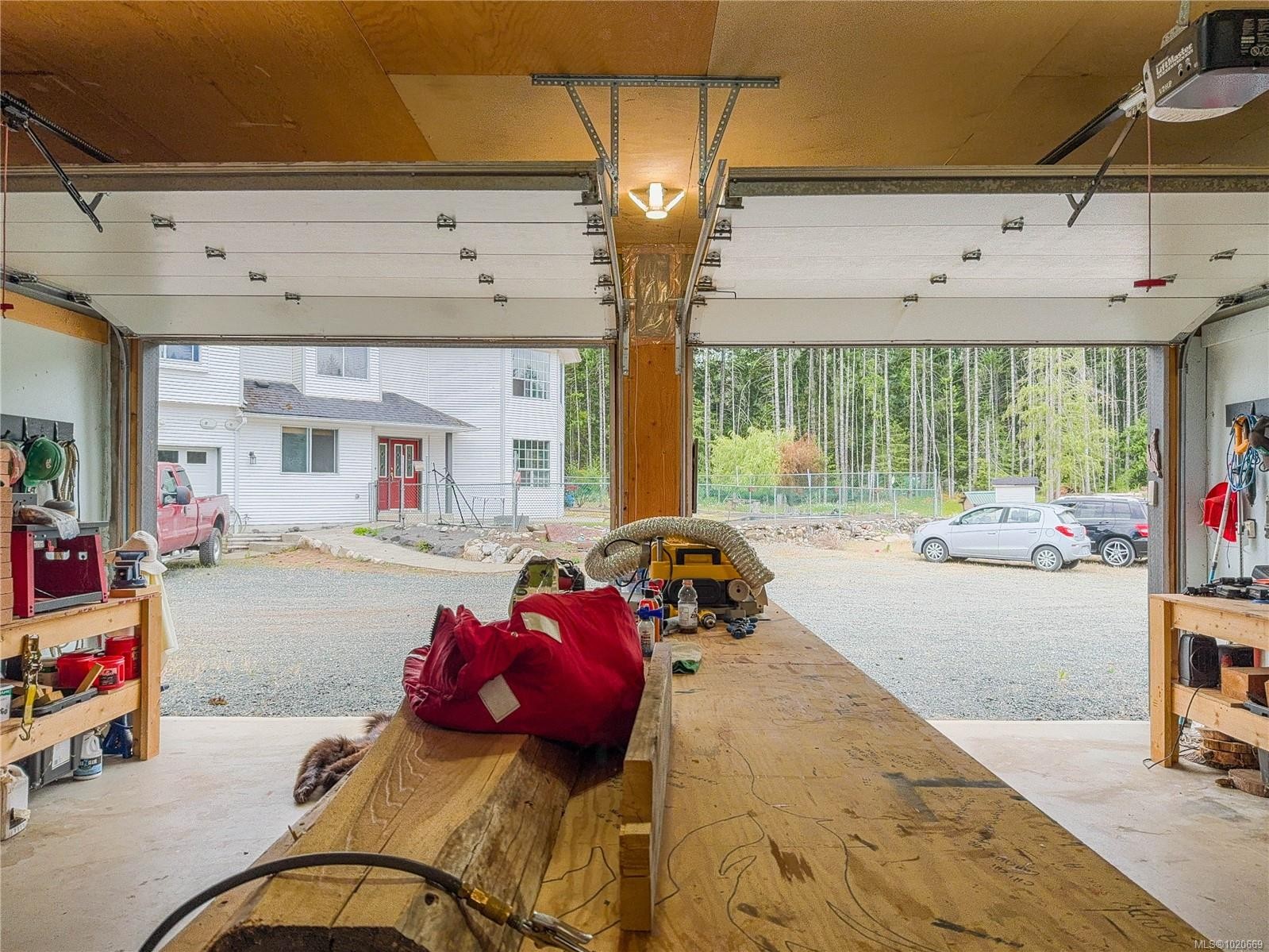 2075 Parkway Pl, Errington, BC