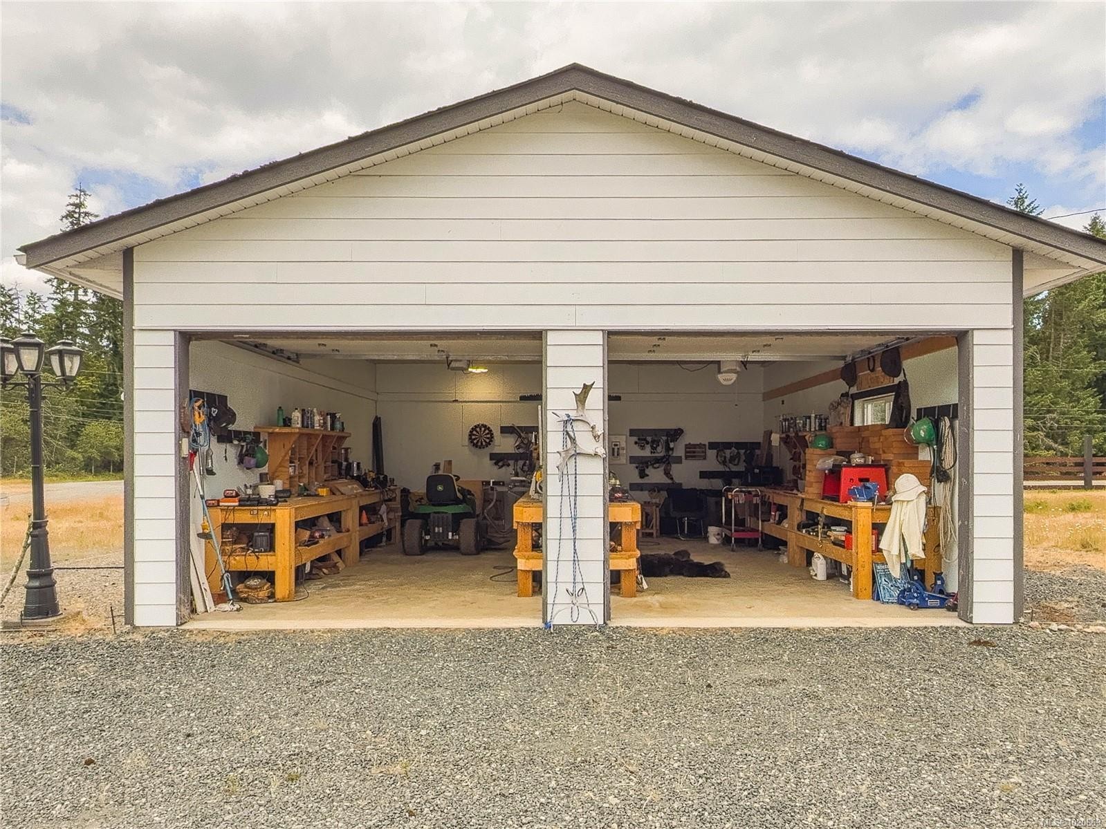 2075 Parkway Pl, Errington, BC