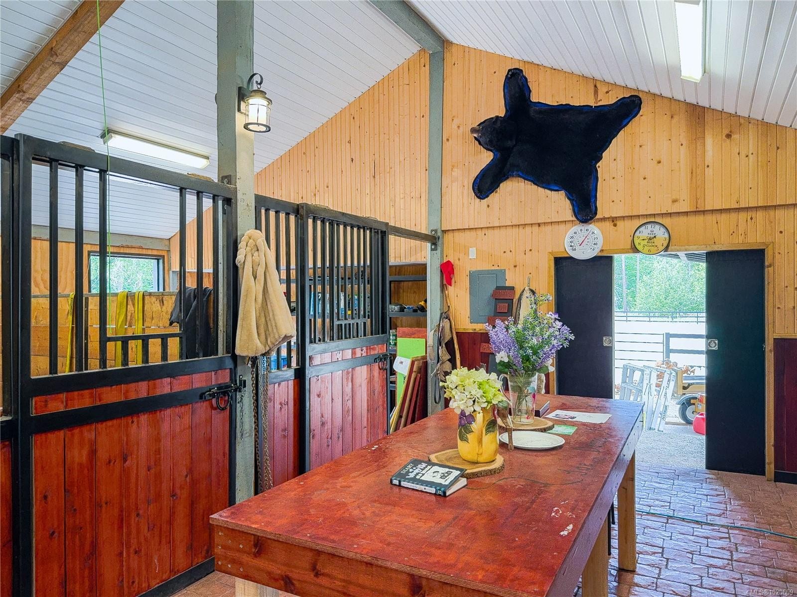 2075 Parkway Pl, Errington, BC